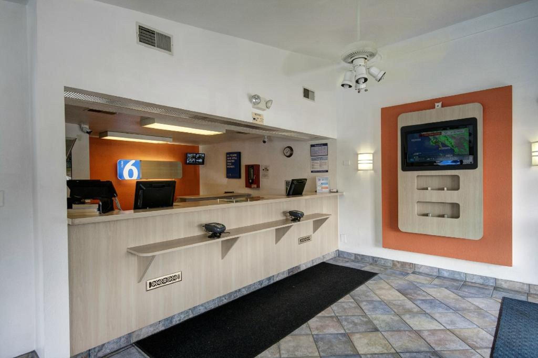 Hotel 6 Cross Lanes, Wv Goff Mountain Rd