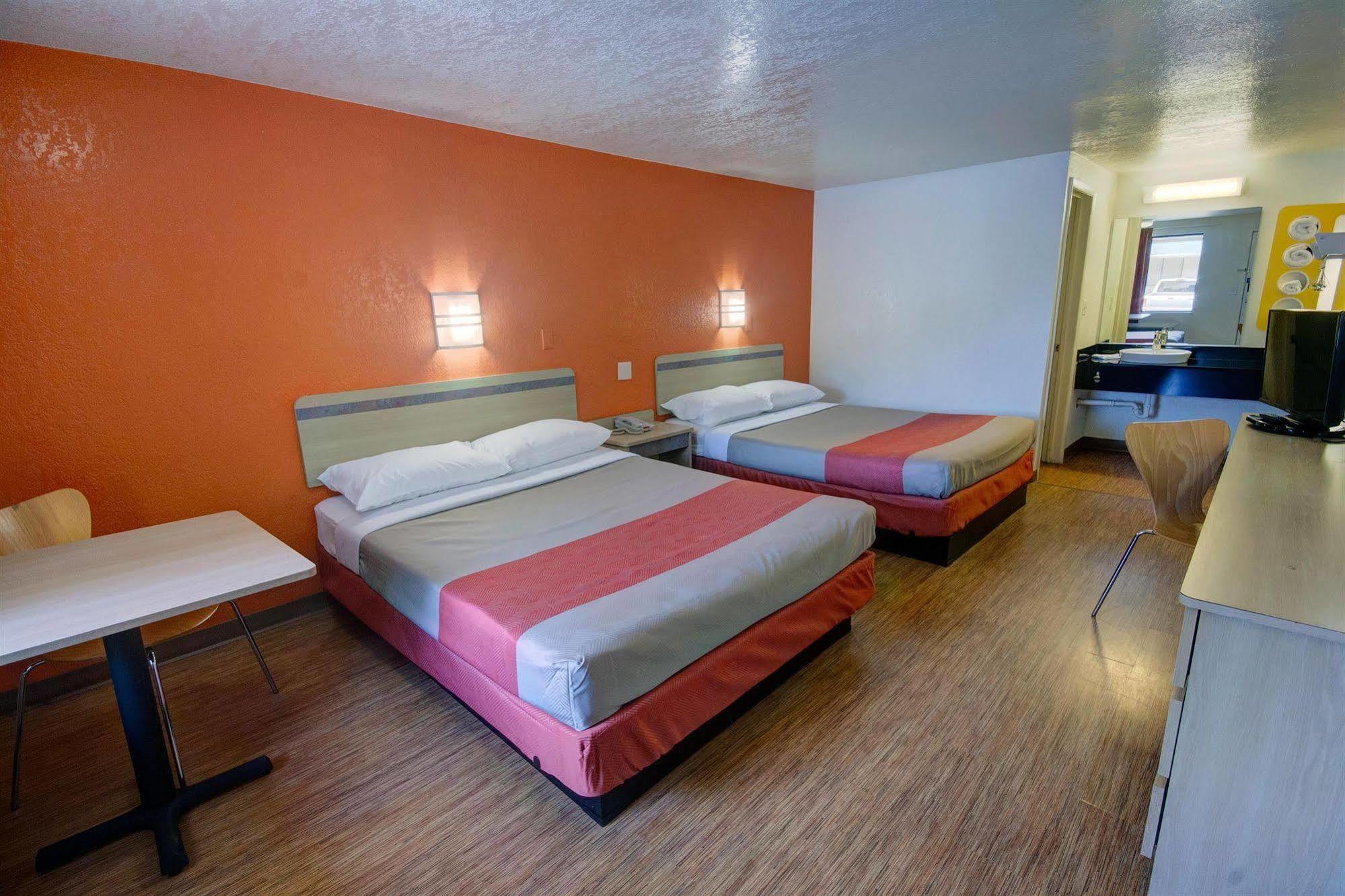 Hotel 6 Cross Lanes, Wv Goff Mountain Rd 2*