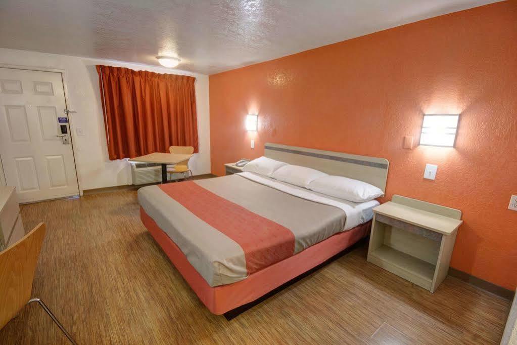 6 Cross Lanes, Wv Goff Mountain Rd Hotel 2*