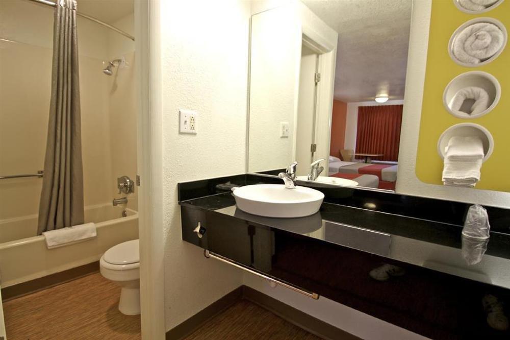 Hotel 6 Cross Lanes, Wv Goff Mountain Rd